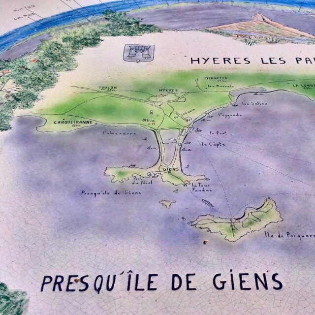 🌊 GIENS, LA VIE AU BOUT DU MONDE…
Vous pensez bien connaître la presqu’île ? 😉
Ce samedi 10 octobre à 15h, partez à la découverte de Giens et de son histoire, du village jusqu’au Port du Niel, en passant notamment par le sentier du littoral récemment rouvert.
🎣 Pêche
🌿 Agriculture
🏡 Villégiature
🎨 Art et patrimoine
🌊 Paysages de la presqu’île
💙 Et bien sûr… la vie des Arbanais !
📍 Départ : Square Bachagha Boualam – Giens
🕒 15h – durée 2h à 2h30
🎟️ 7 € / réduit 5 € / gratuit -18 ans
👉 Toutes les infos sur giens.fr, rubrique Agenda.
#Giens #PresquileDeGiens #Hyeres #PortDuNiel #Arbanais #Patrimoine #Balade #CotedAzur #Var #giensfr