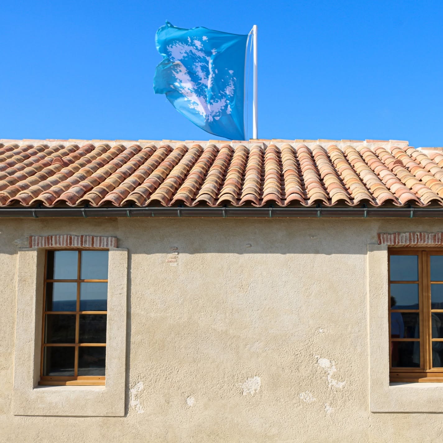 🔬🐬 DEMAIN À GIENS : PLONGEZ DANS LES SECRETS DE LA MÉDITERRANÉE ! 🌊
Et si, ce samedi, on regardait notre belle Méditerranée autrement ? 💙
À l'occasion de la Fête de la science, le Parc national de Port-Cros vous donne rendez-vous au Fort du Pradeau, à la Tour Fondue, pour découvrir les merveilles de notre biodiversité marine !
🐬 Dauphins
🦈 Requins
🐢 Tortues marines
🌿 Et bien d'autres habitants de nos eaux !
Au programme : animations, jeux, quiz et découvertes pour petits et grands.
📅 Samedi 10 octobre
🕙 De 10h à 17h30
📍 Fort du Pradeau – Tour Fondue, Giens
🎟️ Plein tarif 6 € / réduit 3 €
🏰 Un peu de science, beaucoup de curiosité et un cadre exceptionnel face à Porquerolles !
👉 Toutes les infos dans l'agenda de GIENS.FR – lien en bio !
💙 La presqu'île de Giens a encore tant de secrets à nous révéler…
#Giens #PresquileDeGiens #Hyeres #FeteDeLaScience #FortDuPradeau #TourFondue #ParcNationalDePortCros #Mediterranee #Biodiversite #SortirAGiens #WeekendAGiens