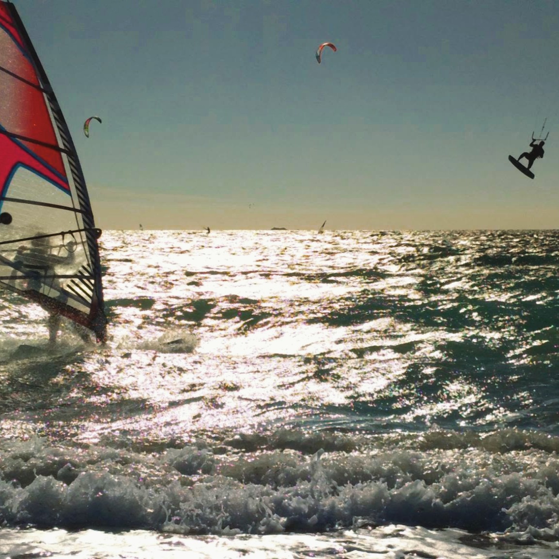 🌊 Que vous soyez passionné de glisse, amateur de belles images ou simplement curieux, voilà un rendez-vous à ne pas manquer sur notre presqu'île !
📲 Pour tout savoir sur l'événement :
👉 Sur giens.fr : programme, horaires et infos pratiques
https://giens.fr/event/grand-prix-de-lalmanarre-ride-series-2026/
🏄 Site officiel du Grand Prix de l’Almanarre
https://www.grandprixalmanarre.com/
⛵ Programme officiel Ride Series – FFVoile
https://glisse.ffvoile.fr/ride-series/
💙 Bon vent à tous les participants, et bon spectacle à tous !
#Giens #Almanarre #Hyeres #GrandPrixAlmanarre #RideSeries2026 #SportsDeGlisse #presquiledegiens