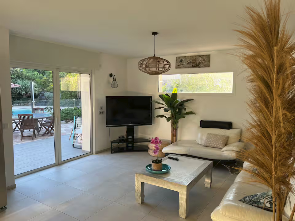 villa avec piscine privée – vue mer – presqu’île de giens, hyères (16)