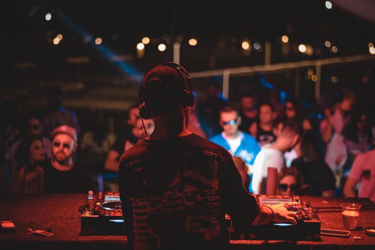 Soirée Dansante au Port du Niel – DJ Scott & Manua